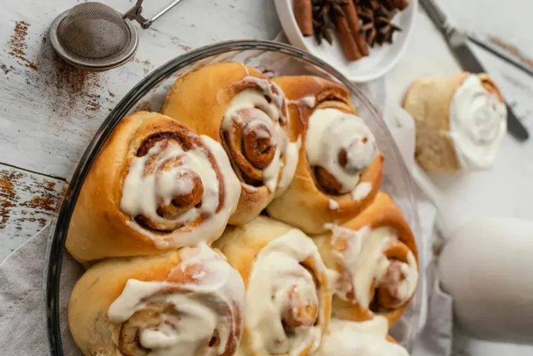 apple pie cinnamon rolls